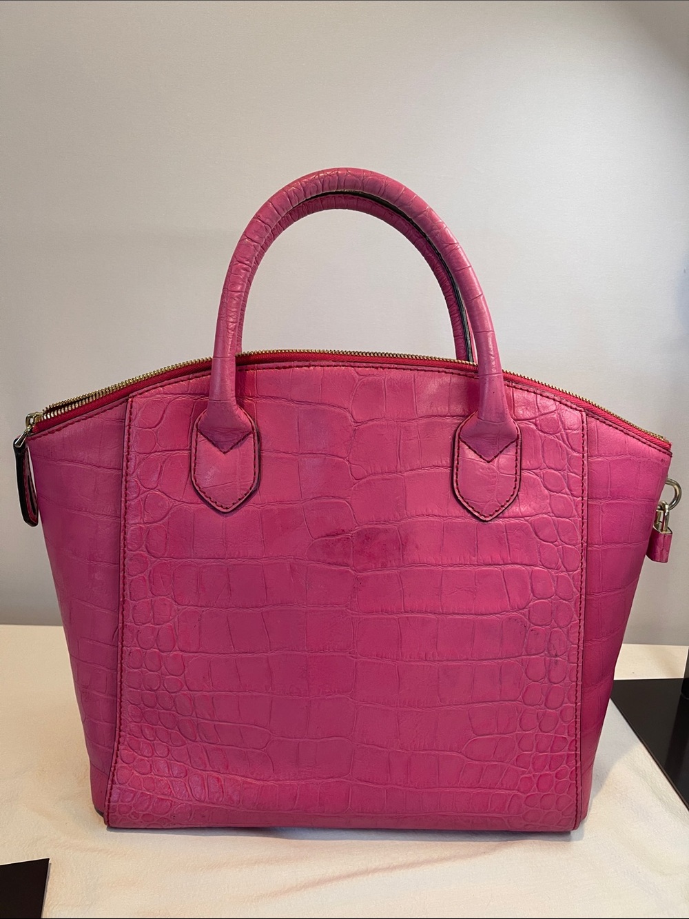 MCM Pink Croc Embossed Leather Satchel Bag w/ Keys & Entrupy Authenticationy - Picture 5 of 17